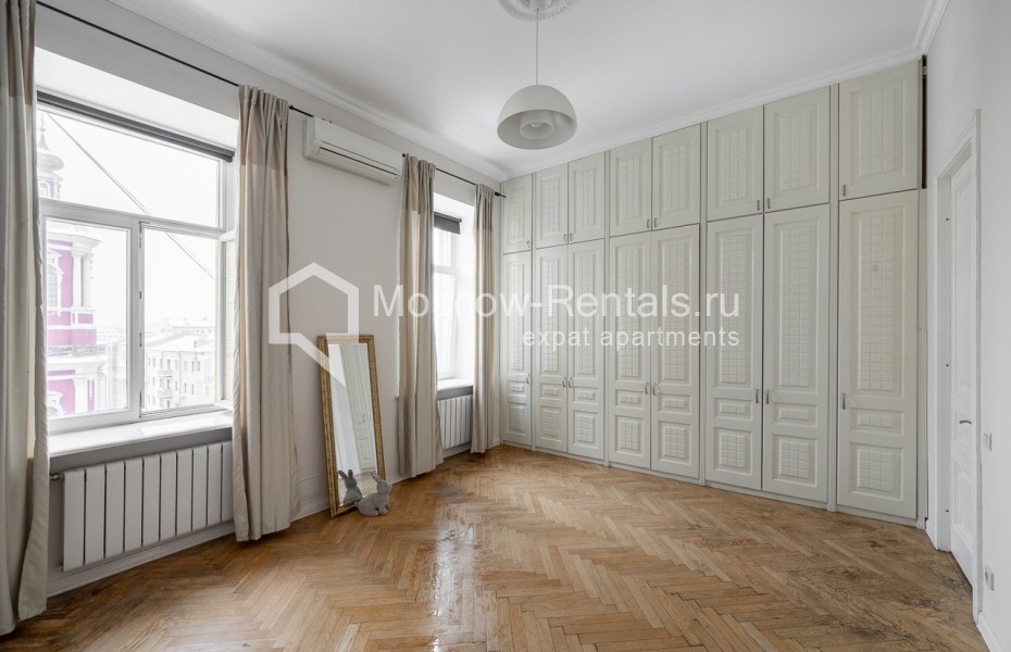 Photo #14 4-room (3 BR) apartment for <a href="http://moscow-rentals.ru/en/articles/long-term-rent" target="_blank">a long-term</a> rent
 in Russia, Moscow, Klimentovskyi lane, 9/1