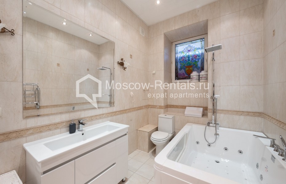 Photo #17 4-room (3 BR) apartment for <a href="http://moscow-rentals.ru/en/articles/long-term-rent" target="_blank">a long-term</a> rent
 in Russia, Moscow, Klimentovskyi lane, 9/1