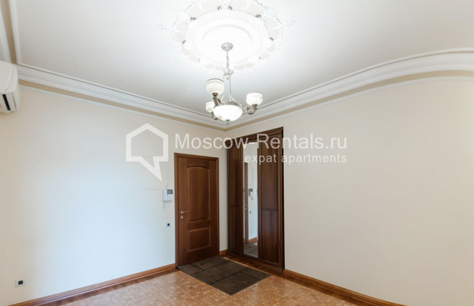 Photo #11 4-room (3 BR) apartment for <a href="http://moscow-rentals.ru/en/articles/long-term-rent" target="_blank">a long-term</a> rent
 in Russia, Moscow, Shabolovka str, 10к1