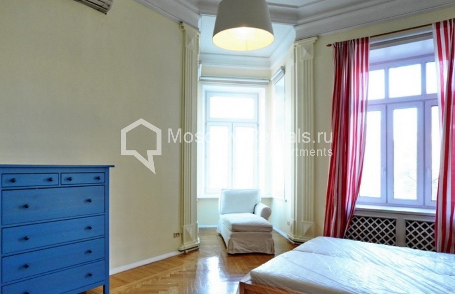 Photo #11 4-room (3 BR) apartment for <a href="http://moscow-rentals.ru/en/articles/long-term-rent" target="_blank">a long-term</a> rent
 in Russia, Moscow, Maly Vlasievsky lane, 14/23