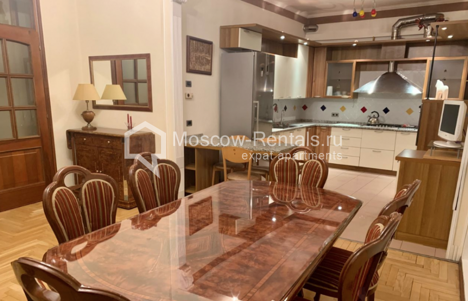 Photo #1 5-room (4 BR) apartment for <a href="http://moscow-rentals.ru/en/articles/long-term-rent" target="_blank">a long-term</a> rent
 in Russia, Moscow, Staropimenovskyi lane, 8