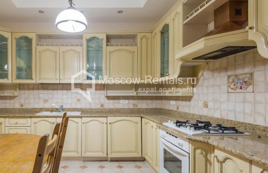 Photo #6 4-room (3 BR) apartment for <a href="http://moscow-rentals.ru/en/articles/long-term-rent" target="_blank">a long-term</a> rent
 in Russia, Moscow, Profsoyuznaya str, 5/9