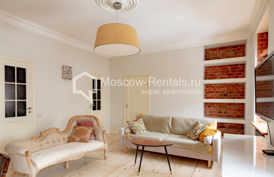 Photo #1 3-room (2 BR) apartment for <a href="http://moscow-rentals.ru/en/articles/long-term-rent" target="_blank">a long-term</a> rent
 in Russia, Moscow, Smolenskaya-Sennay sq, 27С7