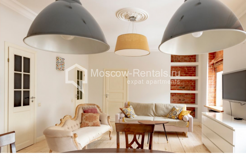 Photo #2 3-room (2 BR) apartment for <a href="http://moscow-rentals.ru/en/articles/long-term-rent" target="_blank">a long-term</a> rent
 in Russia, Moscow, Smolenskaya-Sennay sq, 27С7