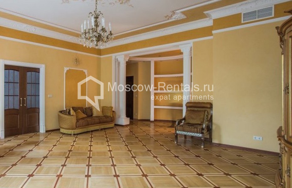 Photo #2 4-room (3 BR) apartment for <a href="http://moscow-rentals.ru/en/articles/long-term-rent" target="_blank">a long-term</a> rent
 in Russia, Moscow, 1st Obydenskyi lane, 5