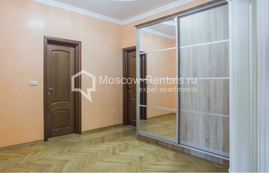 Photo #18 4-room (3 BR) apartment for <a href="http://moscow-rentals.ru/en/articles/long-term-rent" target="_blank">a long-term</a> rent
 in Russia, Moscow, 1st Obydenskyi lane, 5