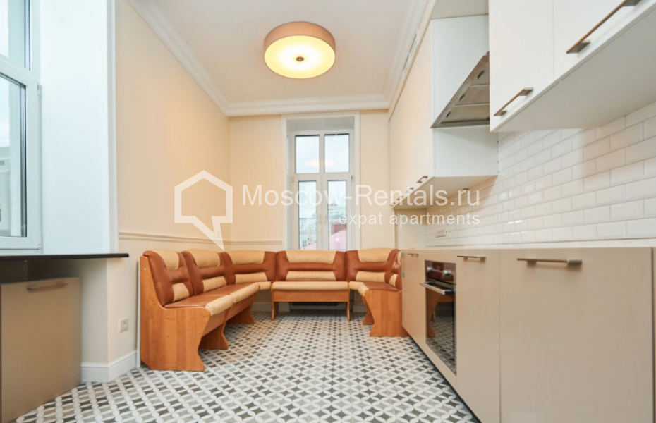 Photo #3 3-room (2 BR) apartment for <a href="http://moscow-rentals.ru/en/articles/long-term-rent" target="_blank">a long-term</a> rent
 in Russia, Moscow, Petrovka str, 17С3