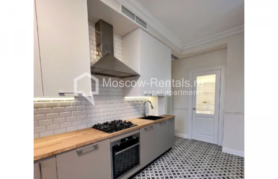 Photo #1 3-room (2 BR) apartment for <a href="http://moscow-rentals.ru/en/articles/long-term-rent" target="_blank">a long-term</a> rent
 in Russia, Moscow, Petrovka str, 17С3