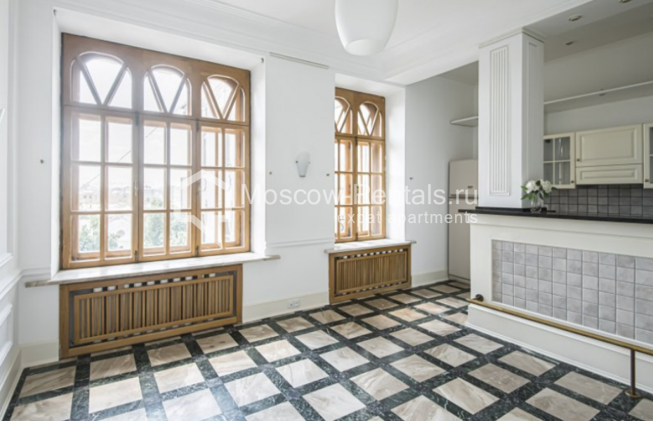 Photo #3 4-room (3 BR) apartment for <a href="http://moscow-rentals.ru/en/articles/long-term-rent" target="_blank">a long-term</a> rent
 in Russia, Moscow, Znamenka str, 15