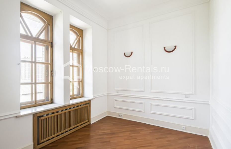 Photo #7 4-room (3 BR) apartment for <a href="http://moscow-rentals.ru/en/articles/long-term-rent" target="_blank">a long-term</a> rent
 in Russia, Moscow, Znamenka str, 15