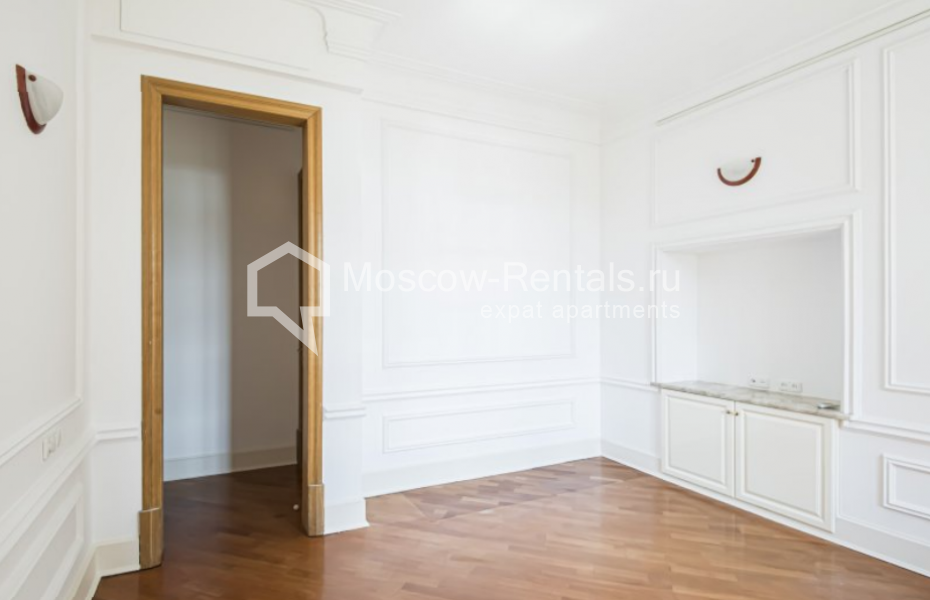 Photo #10 4-room (3 BR) apartment for <a href="http://moscow-rentals.ru/en/articles/long-term-rent" target="_blank">a long-term</a> rent
 in Russia, Moscow, Znamenka str, 15