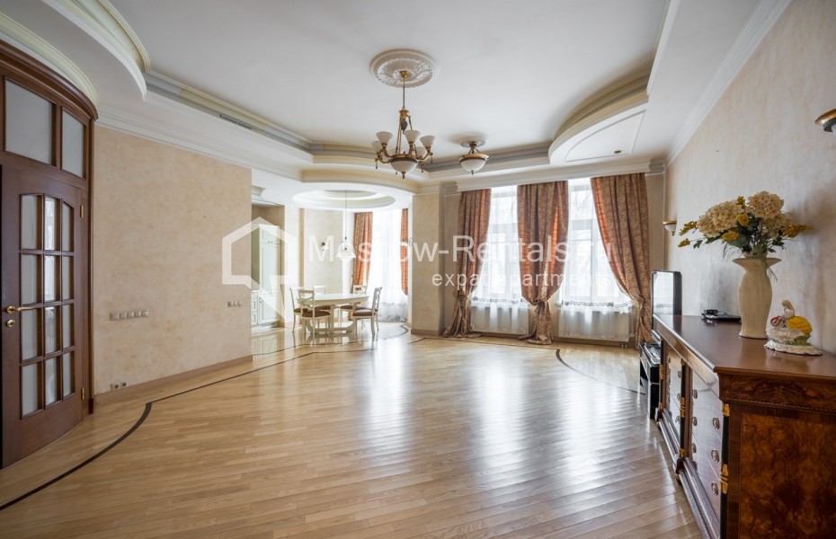 Photo #1 4-room (3 BR) apartment for <a href="http://moscow-rentals.ru/en/articles/long-term-rent" target="_blank">a long-term</a> rent
 in Russia, Moscow, Gogolevskyi blv, 29