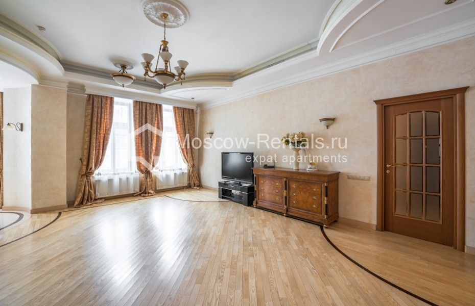 Photo #2 4-room (3 BR) apartment for <a href="http://moscow-rentals.ru/en/articles/long-term-rent" target="_blank">a long-term</a> rent
 in Russia, Moscow, Gogolevskyi blv, 29