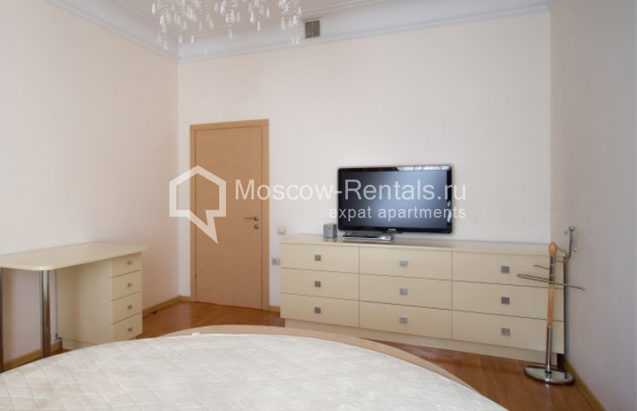 Photo #6 3-room (2 BR) apartment for <a href="http://moscow-rentals.ru/en/articles/long-term-rent" target="_blank">a long-term</a> rent
 in Russia, Moscow, 1st Smolenskyi lane, 22/10