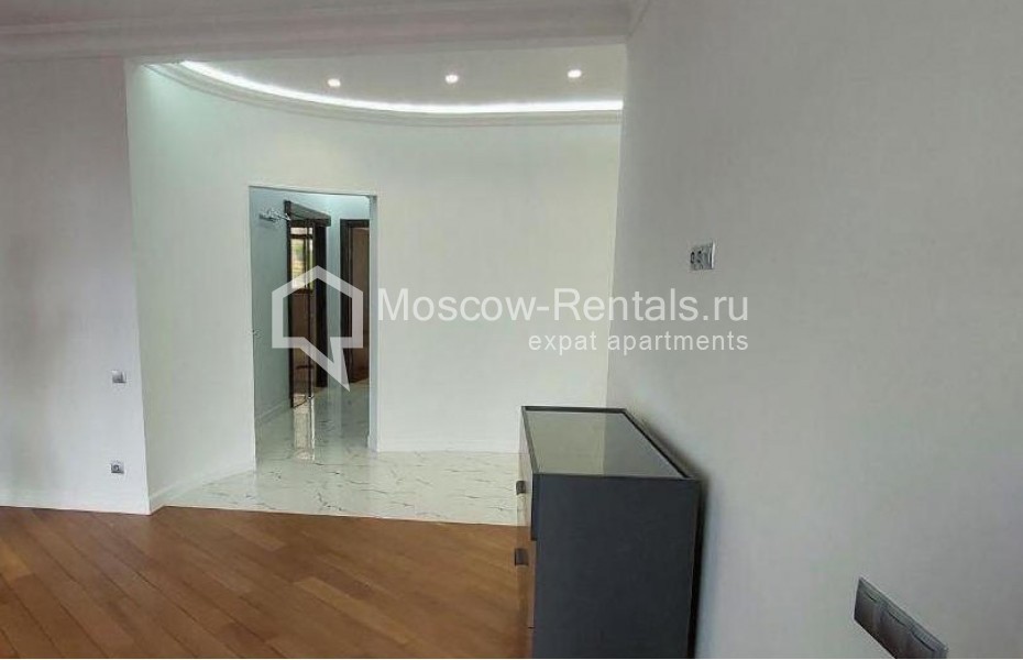 Photo #2 4-room (3 BR) apartment for <a href="http://moscow-rentals.ru/en/articles/long-term-rent" target="_blank">a long-term</a> rent
 in Russia, Moscow, Lomonoskovskyi prosp, 25к1