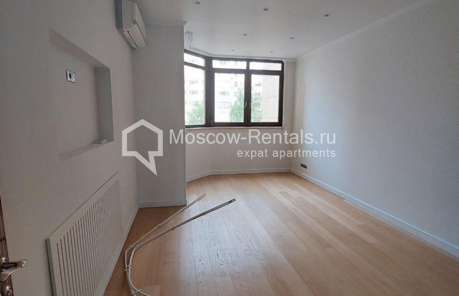 Photo #15 4-room (3 BR) apartment for <a href="http://moscow-rentals.ru/en/articles/long-term-rent" target="_blank">a long-term</a> rent
 in Russia, Moscow, Lomonoskovskyi prosp, 25к1