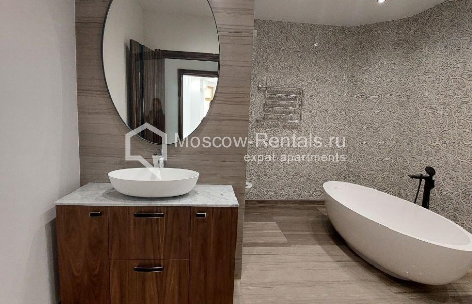 Photo #12 4-room (3 BR) apartment for <a href="http://moscow-rentals.ru/en/articles/long-term-rent" target="_blank">a long-term</a> rent
 in Russia, Moscow, Lomonoskovskyi prosp, 25к1