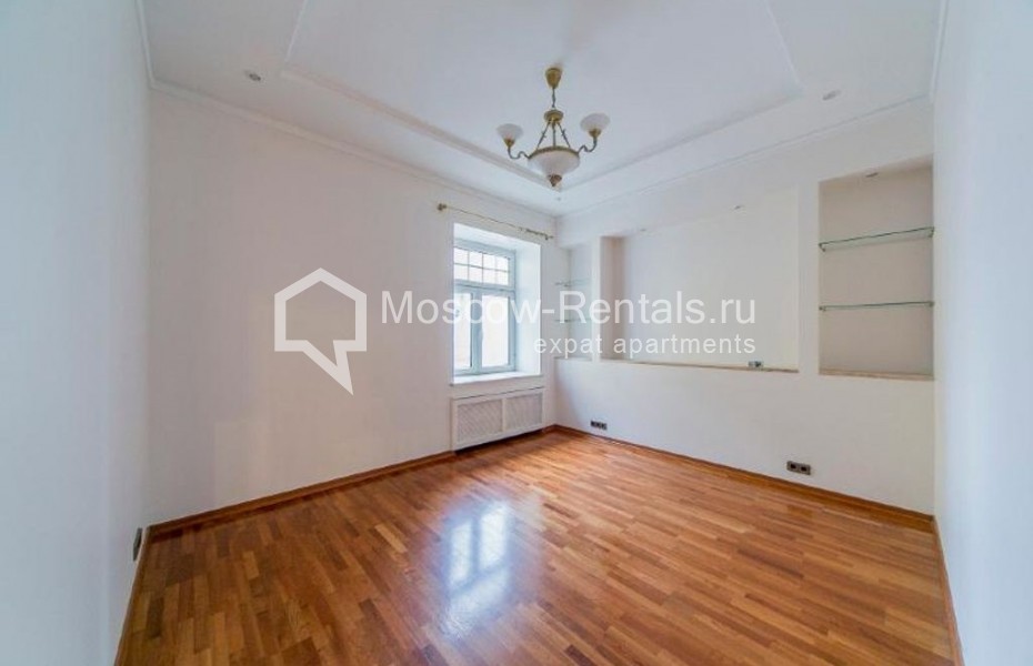 Photo #9 4-room (3 BR) apartment for <a href="http://moscow-rentals.ru/en/articles/long-term-rent" target="_blank">a long-term</a> rent
 in Russia, Moscow, M. Ordynka str, 3