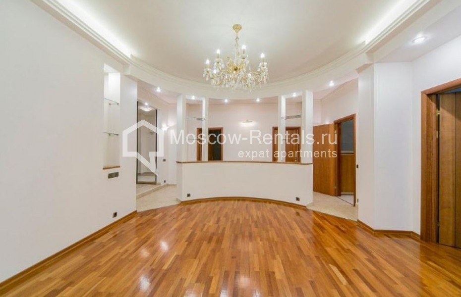Photo #2 4-room (3 BR) apartment for <a href="http://moscow-rentals.ru/en/articles/long-term-rent" target="_blank">a long-term</a> rent
 in Russia, Moscow, M. Ordynka str, 3
