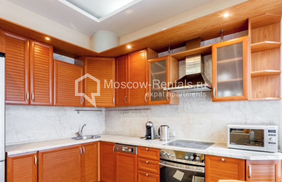 Photo #3 3-room (2 BR) apartment for <a href="http://moscow-rentals.ru/en/articles/long-term-rent" target="_blank">a long-term</a> rent
 in Russia, Moscow, Krivoarbatskyi lane, 19