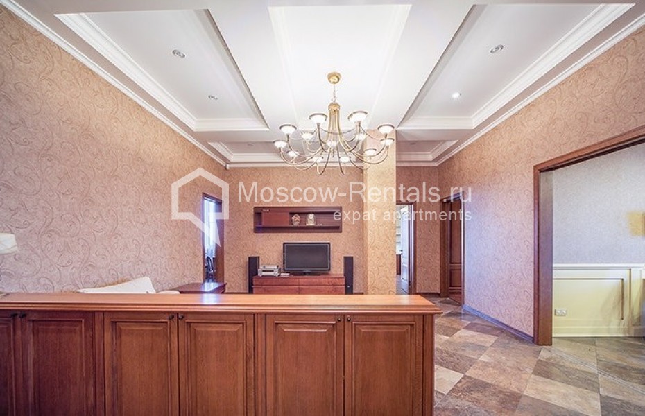 Photo #3 4-room (3 BR) apartment for <a href="http://moscow-rentals.ru/en/articles/long-term-rent" target="_blank">a long-term</a> rent
 in Russia, Moscow, Shabolovka str, 10 bld 1