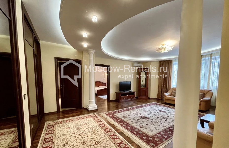 Photo #3 3-room (2 BR) apartment for <a href="http://moscow-rentals.ru/en/articles/long-term-rent" target="_blank">a long-term</a> rent
 in Russia, Moscow, M. Dmitrovka str, 15