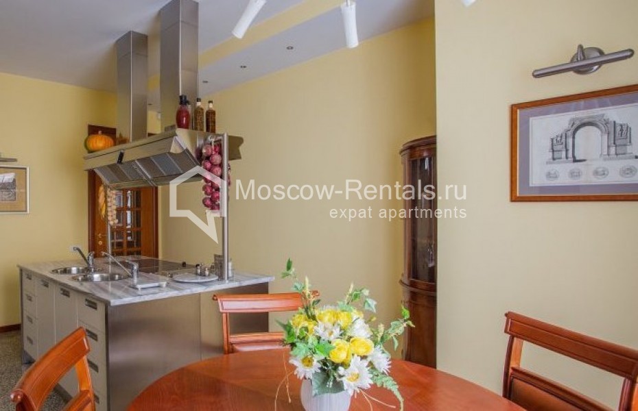 Photo #6 4-room (3 BR) apartment for <a href="http://moscow-rentals.ru/en/articles/long-term-rent" target="_blank">a long-term</a> rent
 in Russia, Moscow, Zubovskyi proezd, 1