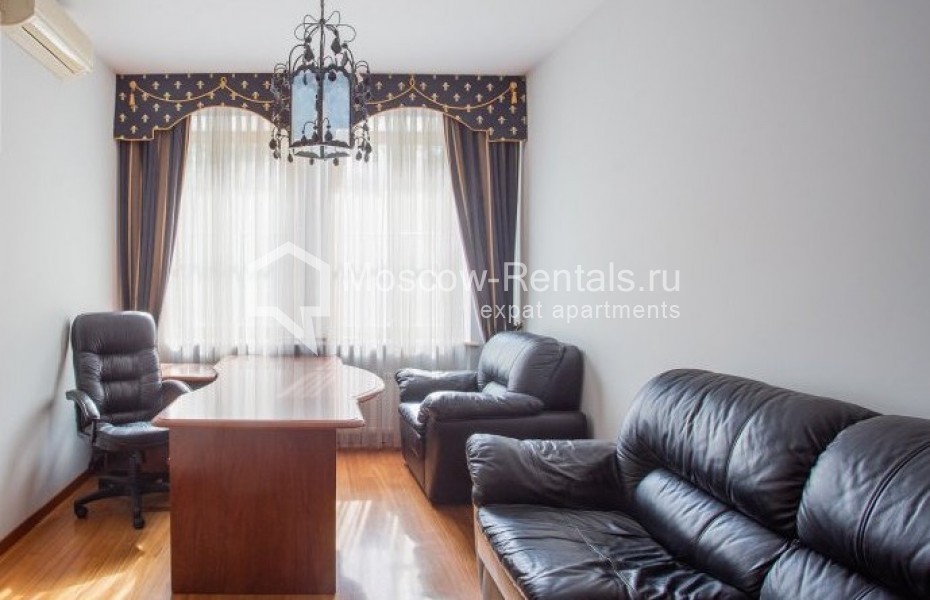 Photo #11 4-room (3 BR) apartment for <a href="http://moscow-rentals.ru/en/articles/long-term-rent" target="_blank">a long-term</a> rent
 in Russia, Moscow, Zubovskyi proezd, 1
