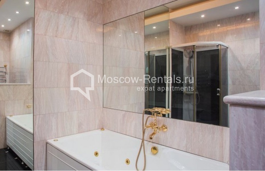 Photo #12 4-room (3 BR) apartment for <a href="http://moscow-rentals.ru/en/articles/long-term-rent" target="_blank">a long-term</a> rent
 in Russia, Moscow, Zubovskyi proezd, 1