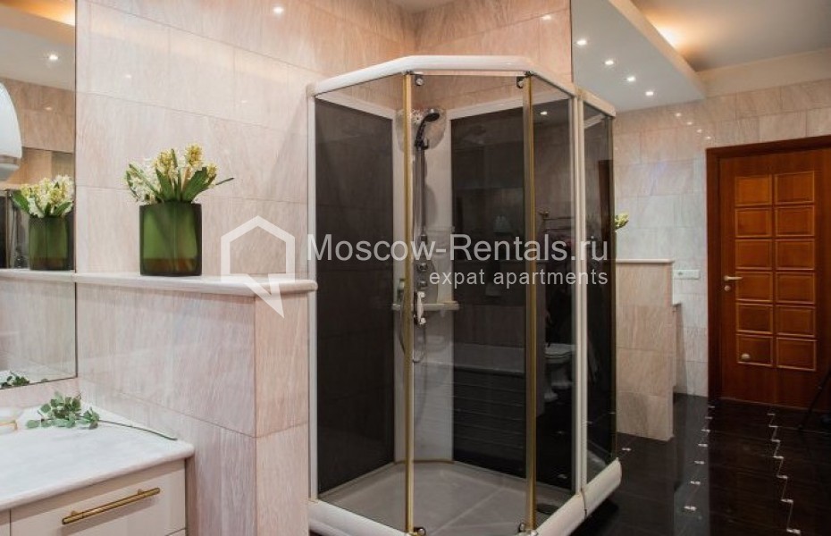 Photo #13 4-room (3 BR) apartment for <a href="http://moscow-rentals.ru/en/articles/long-term-rent" target="_blank">a long-term</a> rent
 in Russia, Moscow, Zubovskyi proezd, 1