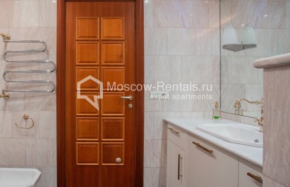Photo #14 4-room (3 BR) apartment for <a href="http://moscow-rentals.ru/en/articles/long-term-rent" target="_blank">a long-term</a> rent
 in Russia, Moscow, Zubovskyi proezd, 1