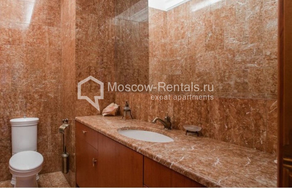 Photo #16 4-room (3 BR) apartment for <a href="http://moscow-rentals.ru/en/articles/long-term-rent" target="_blank">a long-term</a> rent
 in Russia, Moscow, Zubovskyi proezd, 1