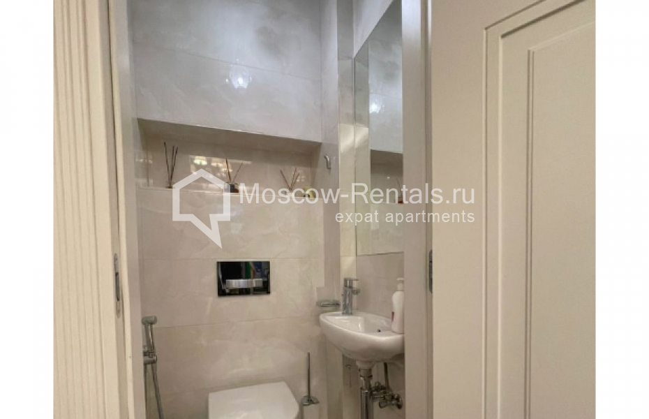 Photo #10 4-room (3 BR) apartment for <a href="http://moscow-rentals.ru/en/articles/long-term-rent" target="_blank">a long-term</a> rent
 in Russia, Moscow, Smolenskaya emb, 2