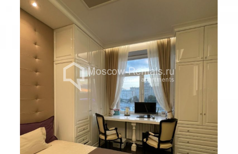 Photo #12 4-room (3 BR) apartment for <a href="http://moscow-rentals.ru/en/articles/long-term-rent" target="_blank">a long-term</a> rent
 in Russia, Moscow, Smolenskaya emb, 2