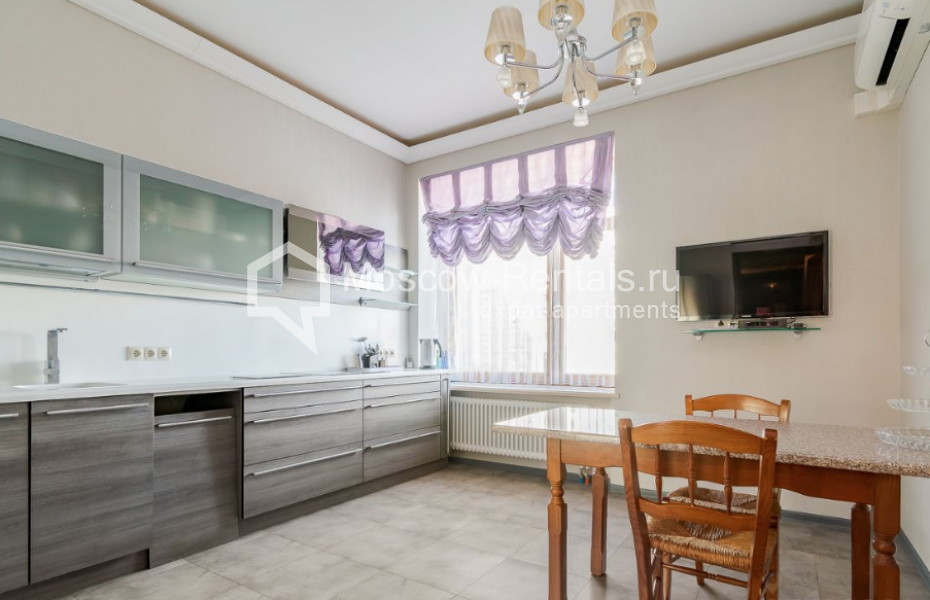 Photo #3 4-room (3 BR) apartment for <a href="http://moscow-rentals.ru/en/articles/long-term-rent" target="_blank">a long-term</a> rent
 in Russia, Moscow, B. Pirogovskaya str, 8