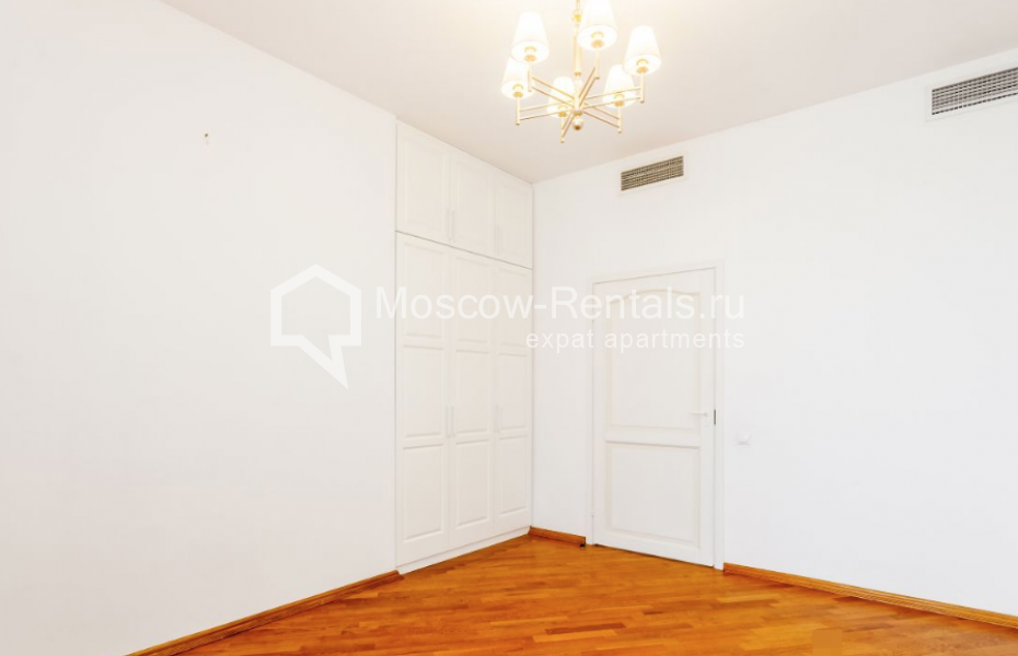 Photo #11 5-room (4 BR) apartment for <a href="http://moscow-rentals.ru/en/articles/long-term-rent" target="_blank">a long-term</a> rent
 in Russia, Moscow, Komsomolskyi prosp, 32