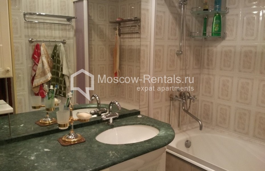 Photo #11 3-room (2 BR) apartment for <a href="http://moscow-rentals.ru/en/articles/long-term-rent" target="_blank">a long-term</a> rent
 in Russia, Moscow, Smolenskaya str, 7
