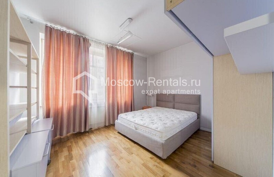 Photo #12 4-room (3 BR) apartment for <a href="http://moscow-rentals.ru/en/articles/long-term-rent" target="_blank">a long-term</a> rent
 in Russia, Moscow, 1st Smolenskyi lane, 17