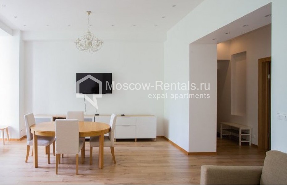 Photo #2 4-room (3 BR) apartment for <a href="http://moscow-rentals.ru/en/articles/long-term-rent" target="_blank">a long-term</a> rent
 in Russia, Moscow, Serafimovicha str, 2