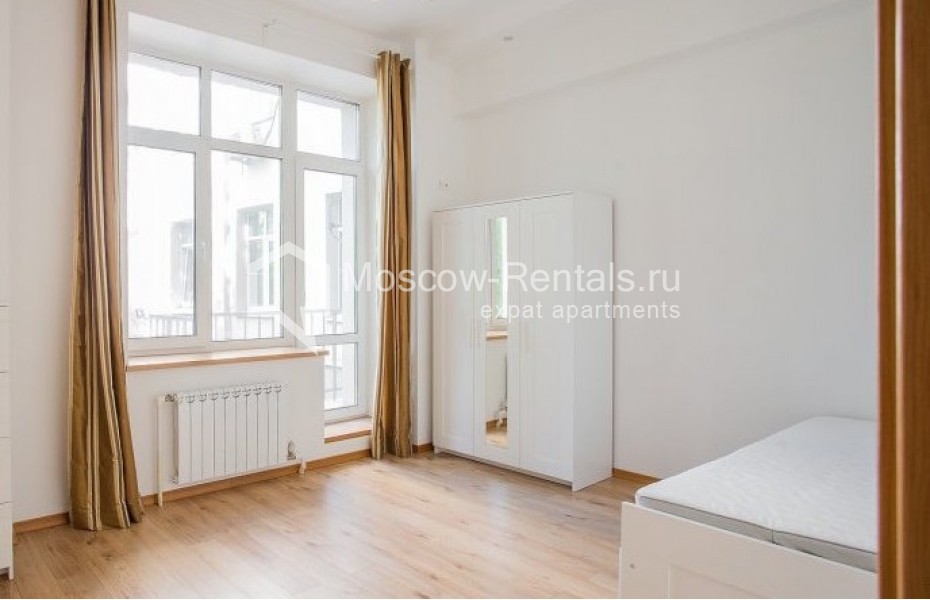 Photo #9 4-room (3 BR) apartment for <a href="http://moscow-rentals.ru/en/articles/long-term-rent" target="_blank">a long-term</a> rent
 in Russia, Moscow, Serafimovicha str, 2