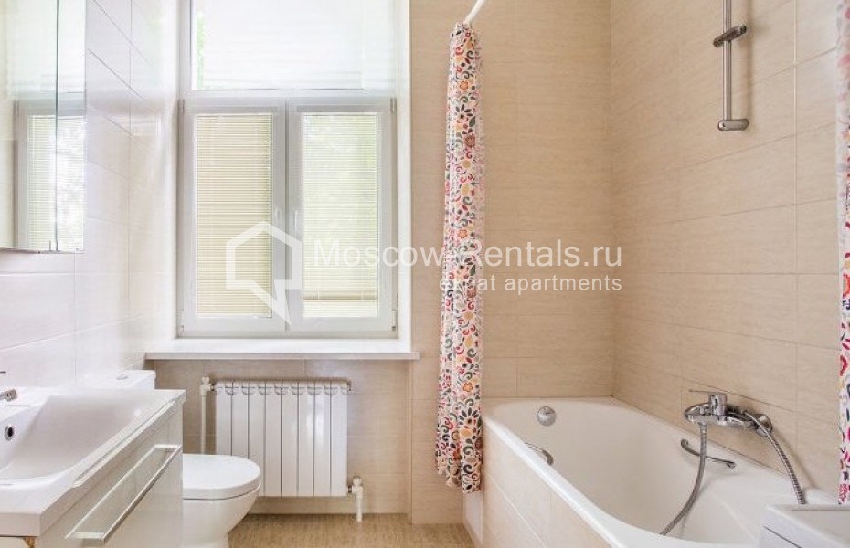 Photo #13 4-room (3 BR) apartment for <a href="http://moscow-rentals.ru/en/articles/long-term-rent" target="_blank">a long-term</a> rent
 in Russia, Moscow, Serafimovicha str, 2