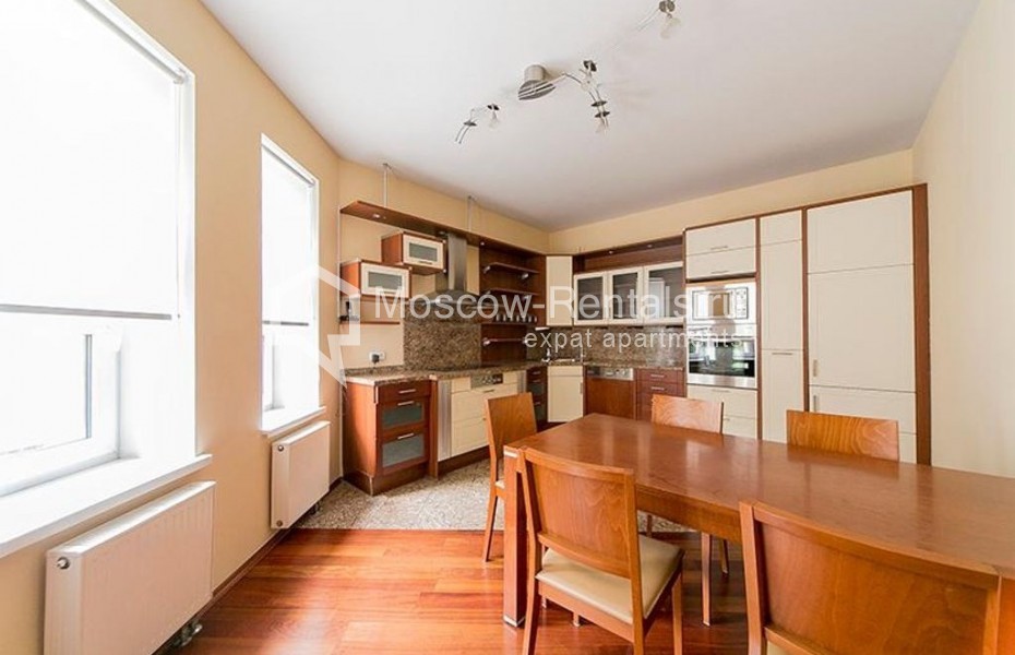 Photo #1 4-room (3 BR) apartment for <a href="http://moscow-rentals.ru/en/articles/long-term-rent" target="_blank">a long-term</a> rent
 in Russia, Moscow, Arbat str, 43С3