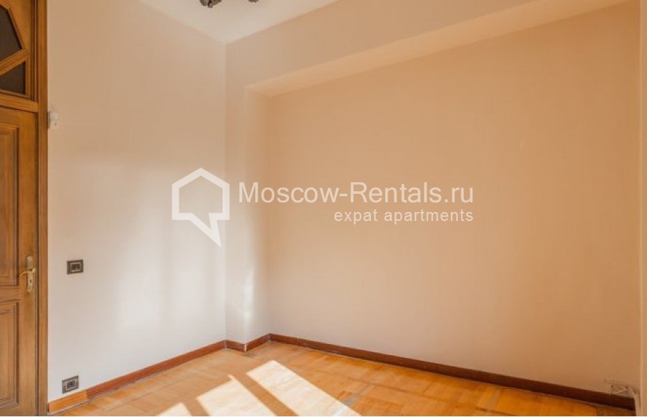 Photo #10 3-room (2 BR) apartment for <a href="http://moscow-rentals.ru/en/articles/long-term-rent" target="_blank">a long-term</a> rent
 in Russia, Moscow, B. Tatarskaya str, 36