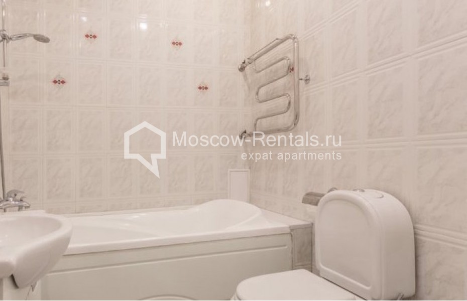 Photo #12 3-room (2 BR) apartment for <a href="http://moscow-rentals.ru/en/articles/long-term-rent" target="_blank">a long-term</a> rent
 in Russia, Moscow, B. Tatarskaya str, 36