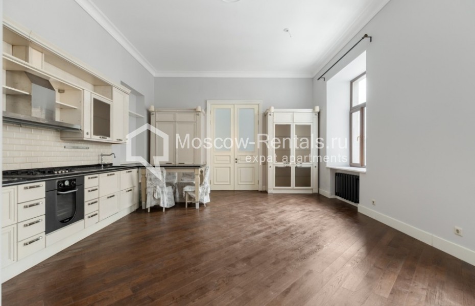 Photo #1 4-room (3 BR) apartment for <a href="http://moscow-rentals.ru/en/articles/long-term-rent" target="_blank">a long-term</a> rent
 in Russia, Moscow, Starokonushennyi lane, 5/14