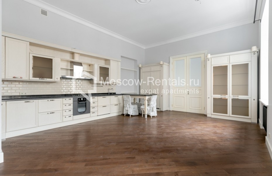 Photo #2 4-room (3 BR) apartment for <a href="http://moscow-rentals.ru/en/articles/long-term-rent" target="_blank">a long-term</a> rent
 in Russia, Moscow, Starokonushennyi lane, 5/14