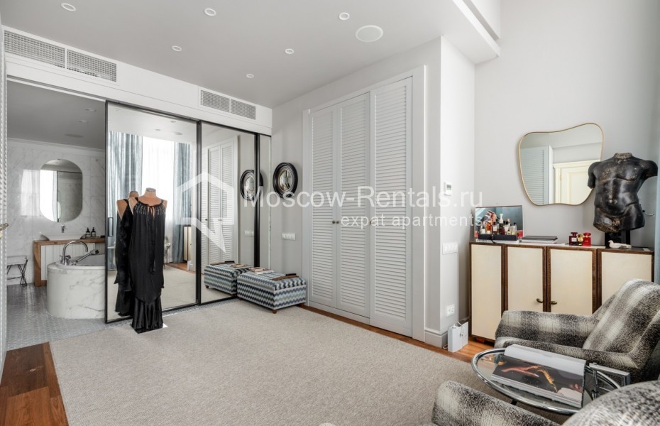 Photo #19 5-room (4 BR) apartment for <a href="http://moscow-rentals.ru/en/articles/long-term-rent" target="_blank">a long-term</a> rent
 in Russia, Moscow, Staryi Tolmachevskyi lane, 3