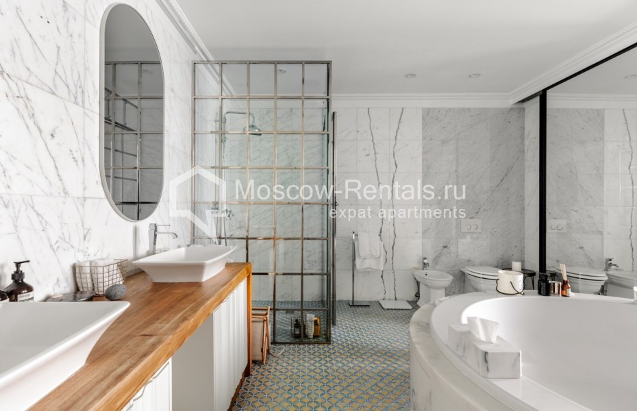 Photo #22 5-room (4 BR) apartment for <a href="http://moscow-rentals.ru/en/articles/long-term-rent" target="_blank">a long-term</a> rent
 in Russia, Moscow, Staryi Tolmachevskyi lane, 3