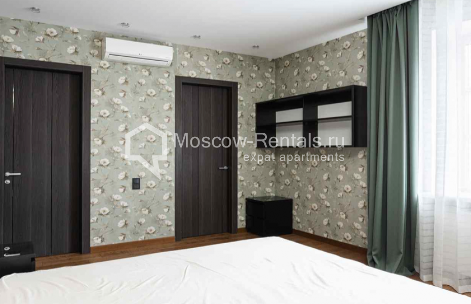 Photo #9 3-room (2 BR) apartment for <a href="http://moscow-rentals.ru/en/articles/long-term-rent" target="_blank">a long-term</a> rent
 in Russia, Moscow, Savvinskaya emb, 9