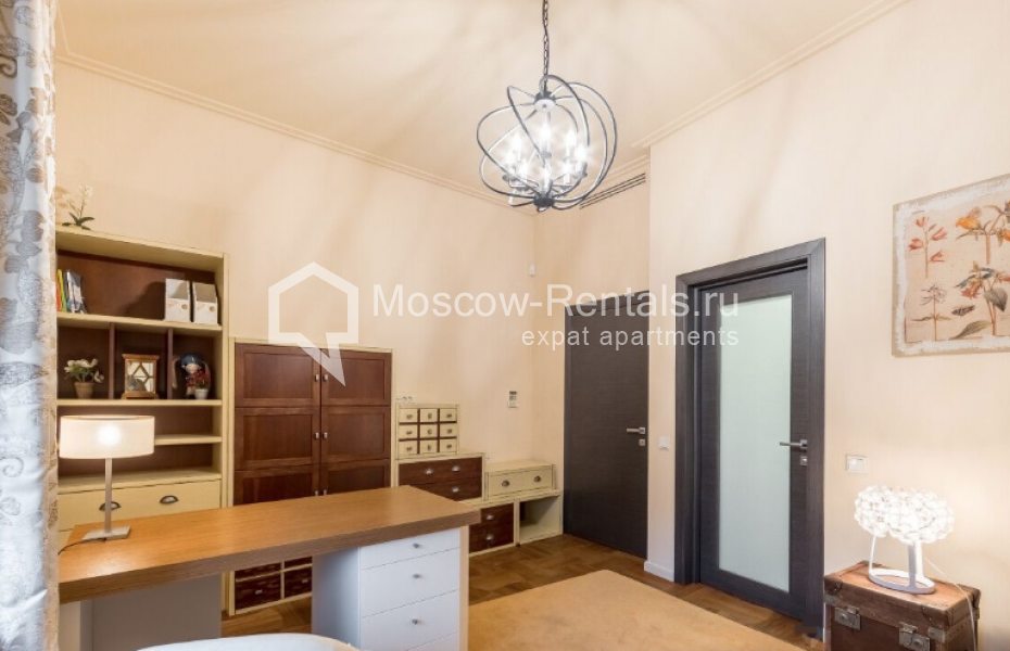 Photo #14 4-room (3 BR) apartment for <a href="http://moscow-rentals.ru/en/articles/long-term-rent" target="_blank">a long-term</a> rent
 in Russia, Moscow, Korobeinikov lane, 18